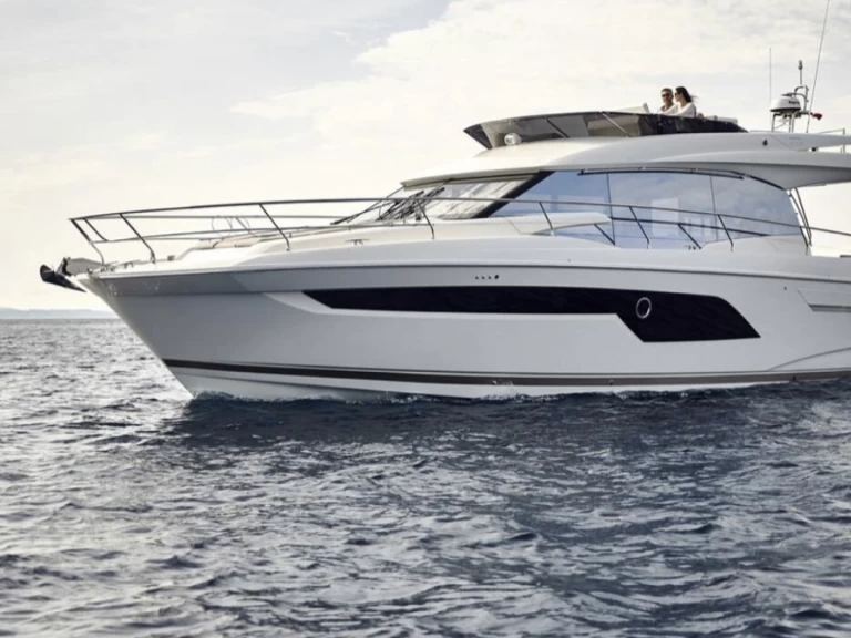 Jeanneau Prestige 52 anno 2023 charter bareboat or skippered in  Salerno