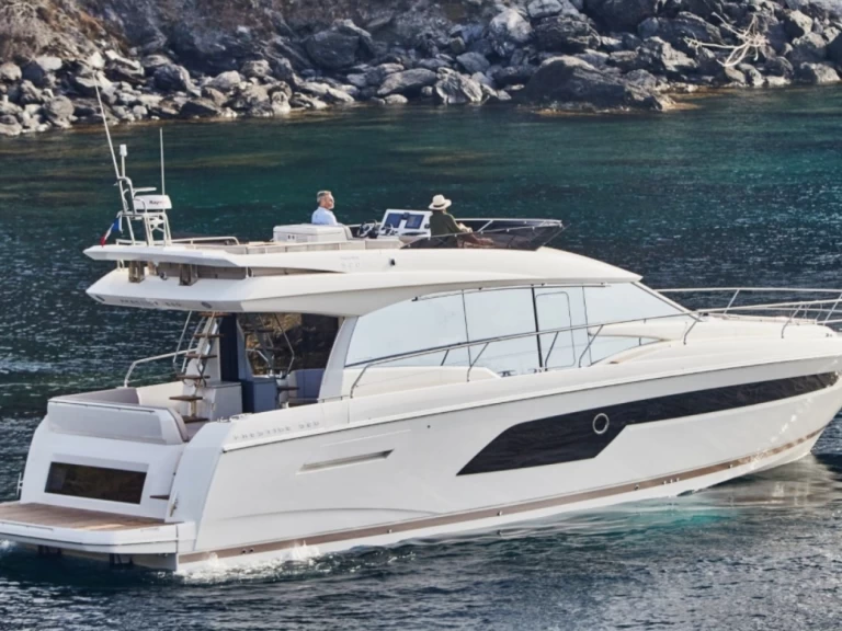 Hire a Jeanneau Prestige 52 anno 2023 Salerno