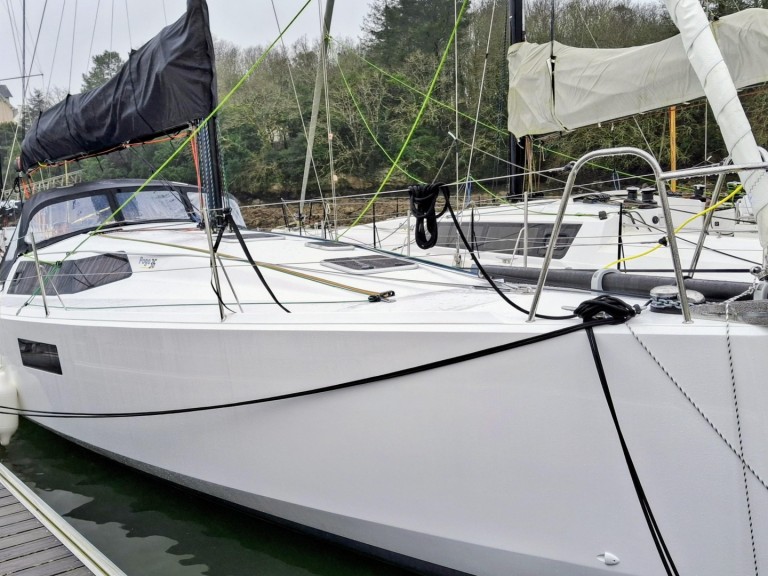 Yacht hire Lorient cheap POGO 36 QR