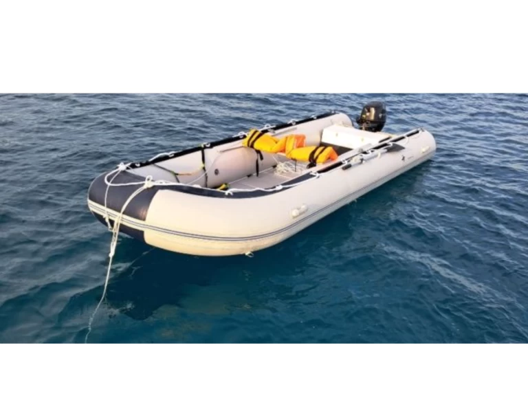 Charter a Aqua-Marina Deluxe 350 in La Ciotat on Samboat