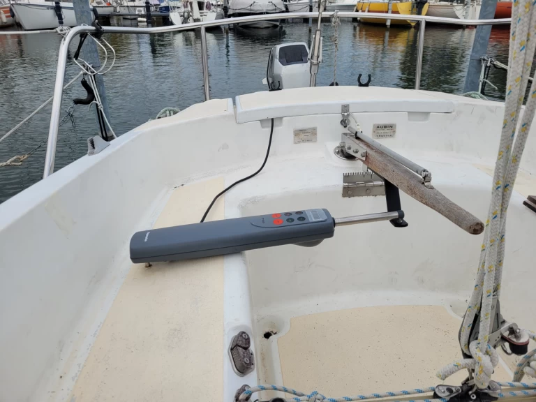 Sailboat to hire Auvernier at the best price