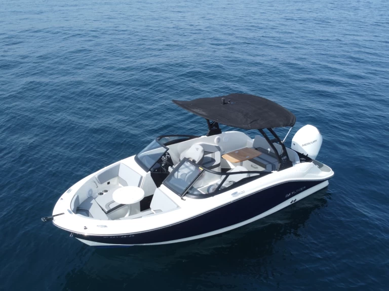 Yacht hire Puerto Banús cheap bayliner v20