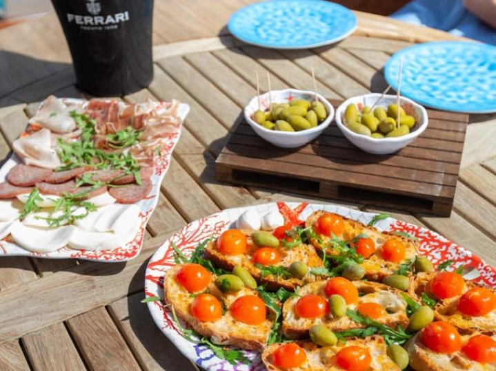 Charter a Gozzo Gozzo in Vieste on Samboat