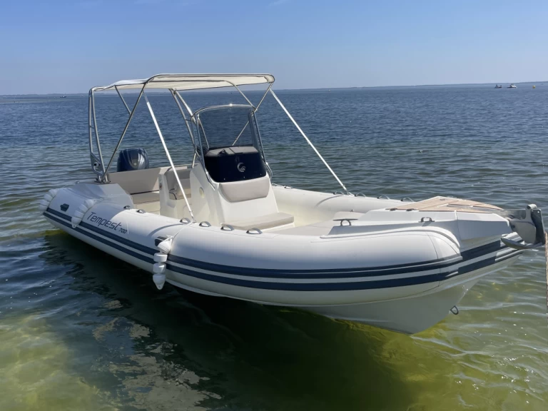 Hire a Capelli Tempest 700 Sun Biscarrosse