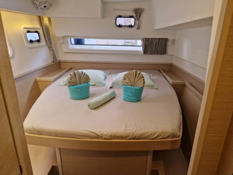 Hire Catamaran with or without skipper Lagoon Ajaccio