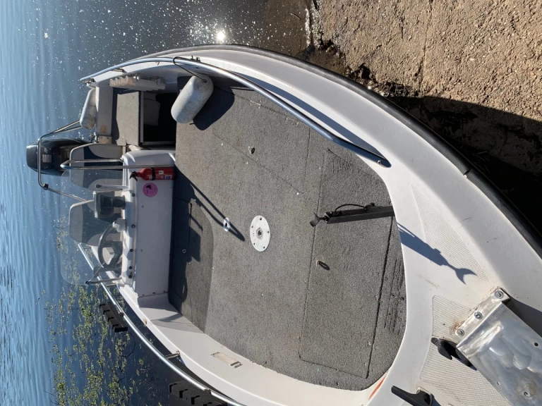 Hire Motorboat Ryds with a boat licence