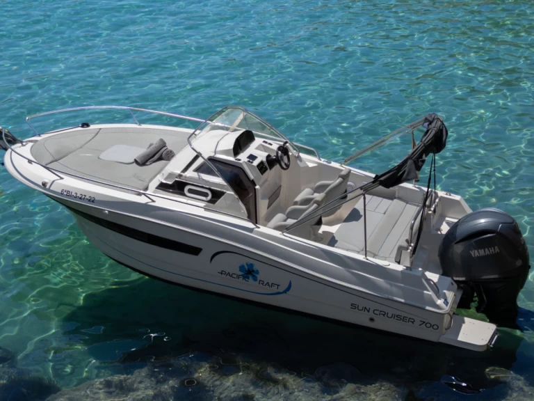 Yacht charter Ibiza Town - Pacific Craft Pacific Craft 700 SC on SamBoat