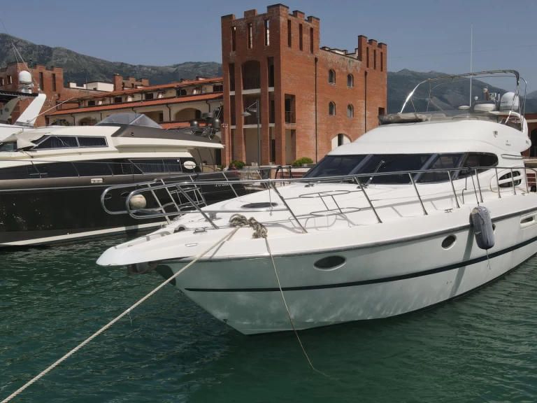 Motorboat hire in Himarë - Cranchi Atlantique 48