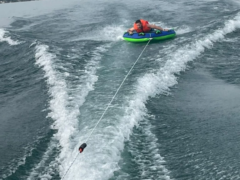 Motorboat hire in Geneva (City) - Sea Ray 202