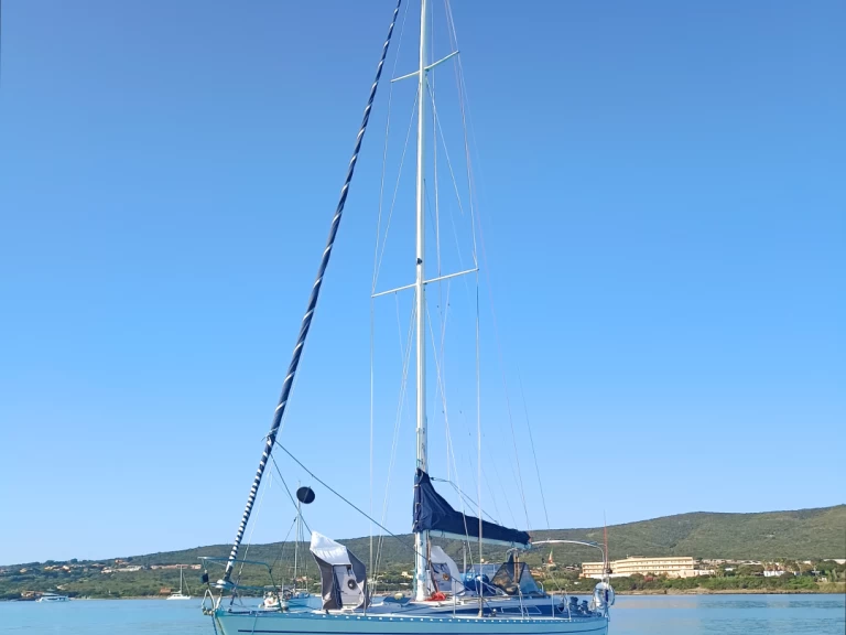 Charter a Comar Comet 420 in Arbatax on Samboat