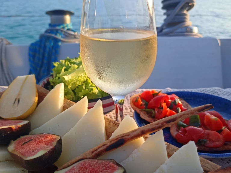 Hire Sailboat Comar with a boat licence