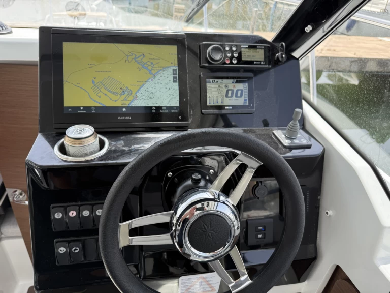 Motorboat hire in Empuriabrava - Jeanneau Merry Fisher 795 Series2