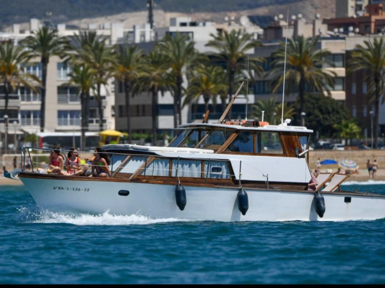 Yacht hire Vilanova i la Geltrú cheap Custom