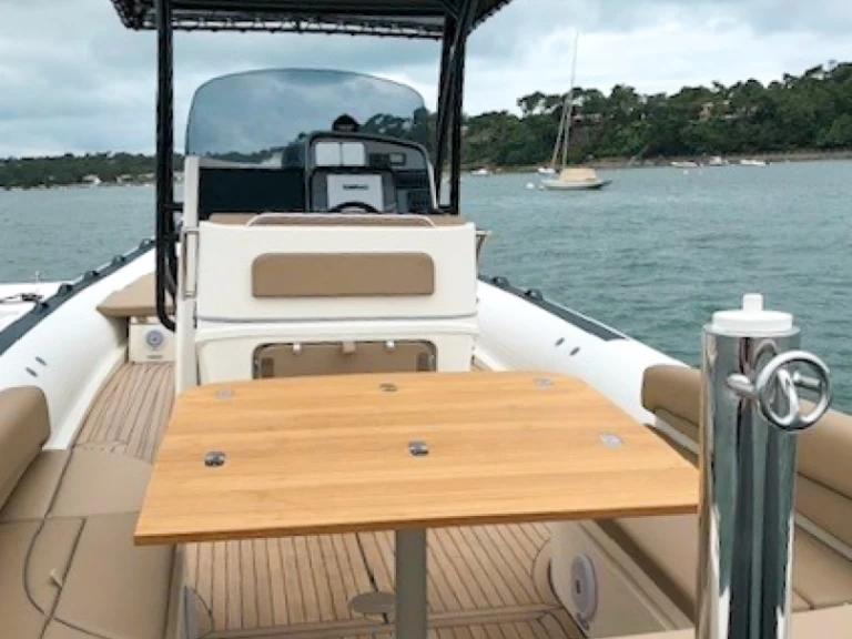 Yacht hire Cap Ferret cheap BWA 33