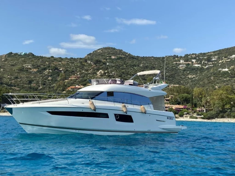 Hire Luxury Yacht with or without skipper Prestige Capo d'Orlando