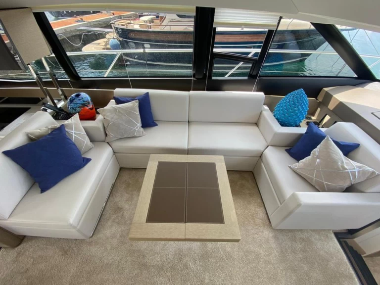 Hire Luxury Yacht with or without skipper Prestige Capo d'Orlando