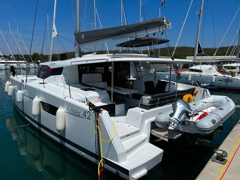 Catamaran hire in Pula - Fountaine Pajot Astrea 42
