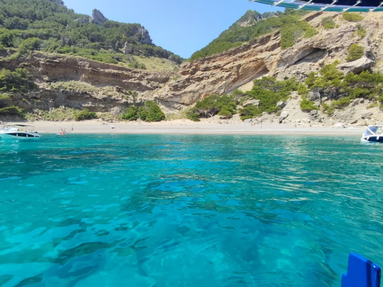 Hire Motorboat Copino with a boat licence