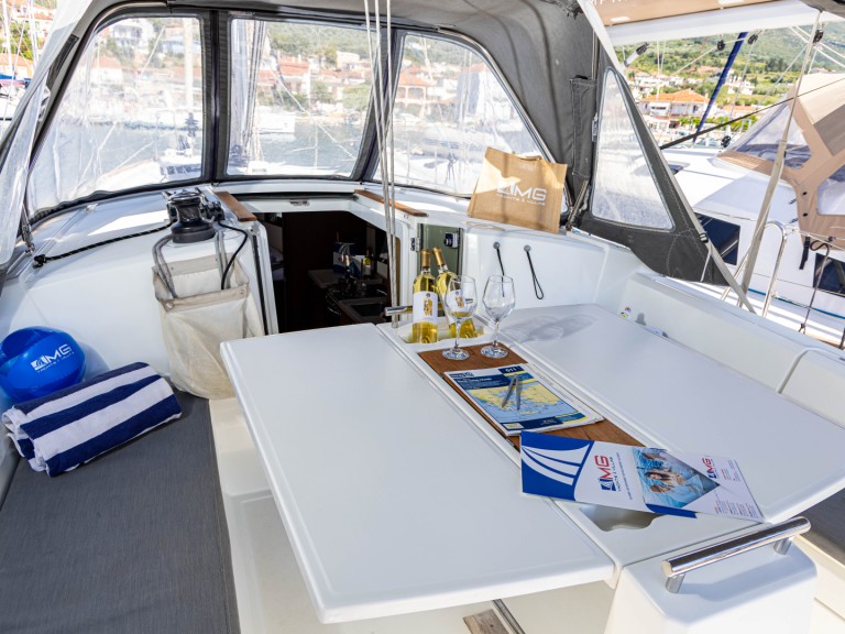 Hire Sailboat with or without skipper Bénéteau Pálairos