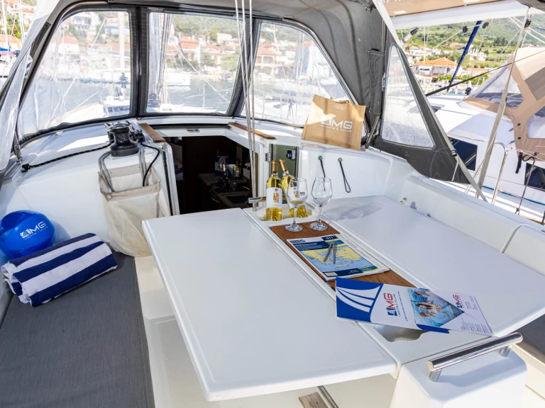 Hire Sailboat with or without skipper Bénéteau Pálairos