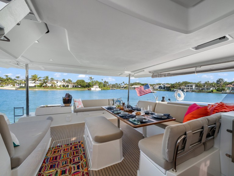 Hire Catamaran Fountaine Pajot with a boat licence