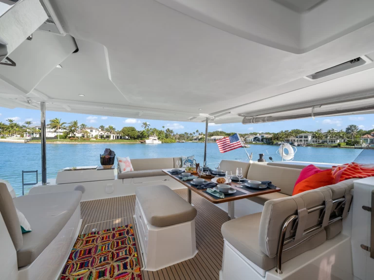 Hire Catamaran Fountaine Pajot with a boat licence