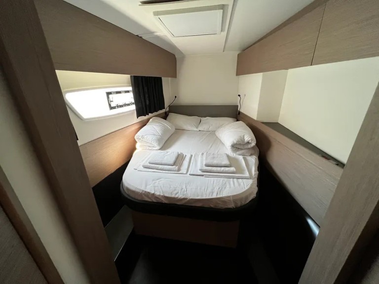 Hire Catamaran with or without skipper Fountaine Pajot Pula