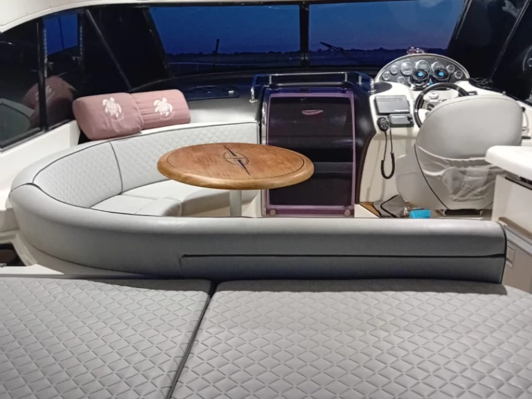 Hire Motorboat Bavaria with a boat licence