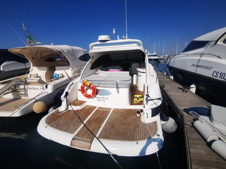 Yacht charter Porto di Salerno - Bavaria Bavaria 37 Hard Top on SamBoat