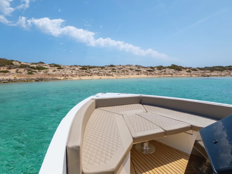 Hire a DEANTONIO YACHTS D28 Dénia