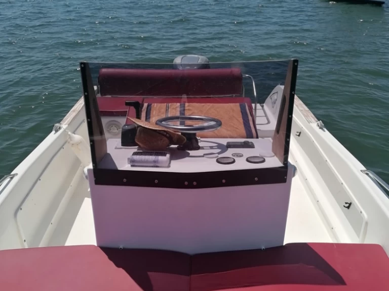 Hire a Jeanneau Cap Camarat 675 Lège-Cap-Ferret