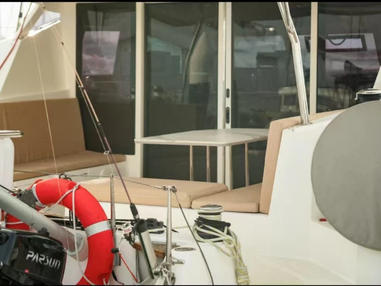 Hire Catamaran Comar with a boat licence