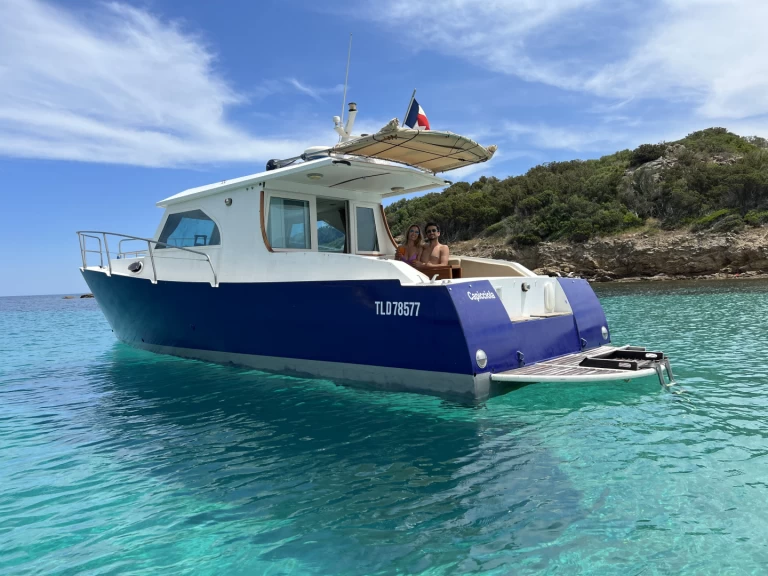 Motorboat hire in Sainte-Lucie de Porto-Vecchio - Meta Yacht JMF 32