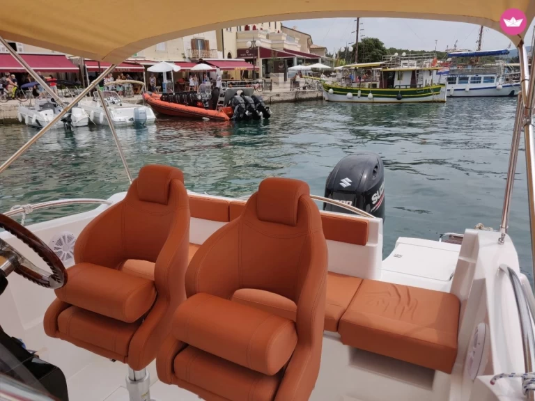 Motorboat hire in Medulin - Barracuda 686 WA