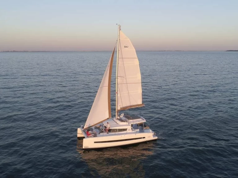 Yacht hire Marina de Lagos cheap Bali 4.3