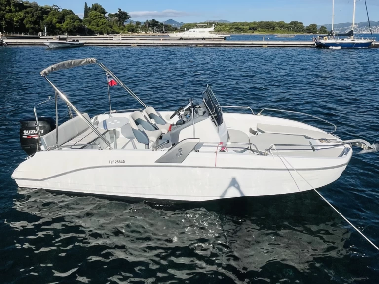 Motorboat hire in Antibes - Jeanneau Cap Camarat 5.5 WA Serie 2