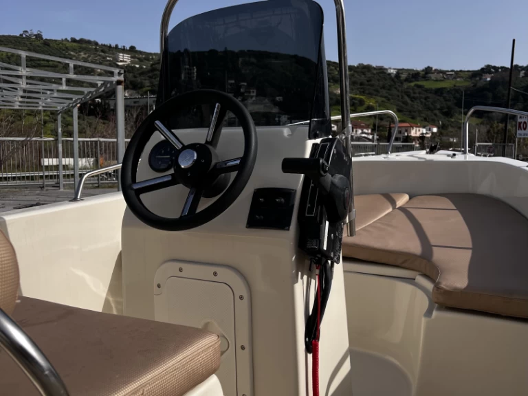 Charter a BRS BRS500 in Kato Gouves on Samboat