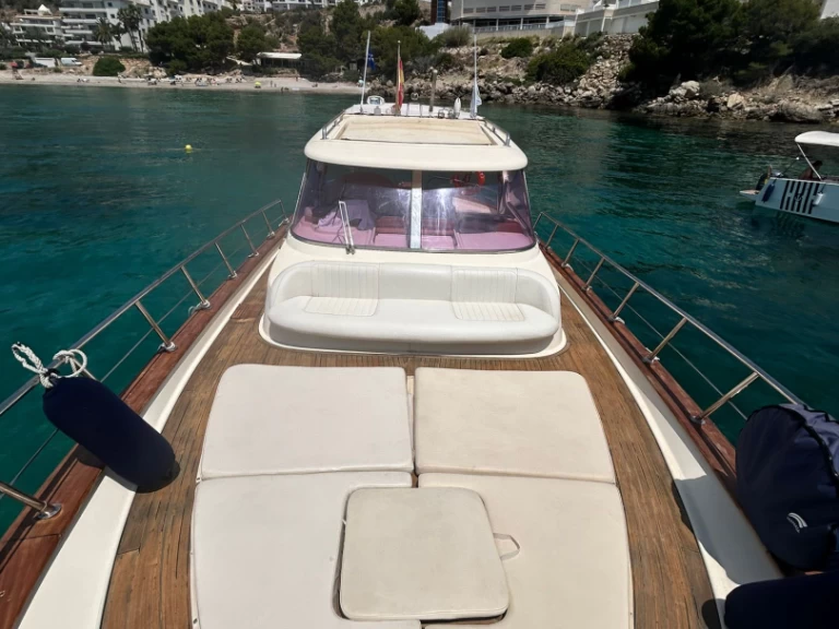 Hire a Fratelli Aprea Sorrento 32 Semi Cabinato Altea