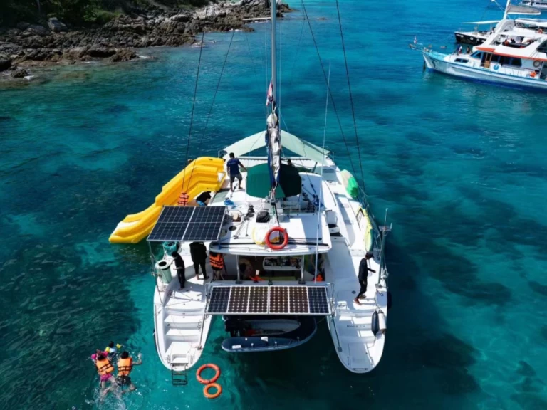 Hire Catamaran Lagoon with a boat licence