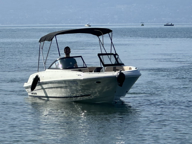 Hire a Bayliner VR4 Lausanne
