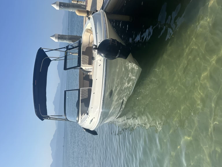 Motorboat hire in Lausanne - Bayliner VR4