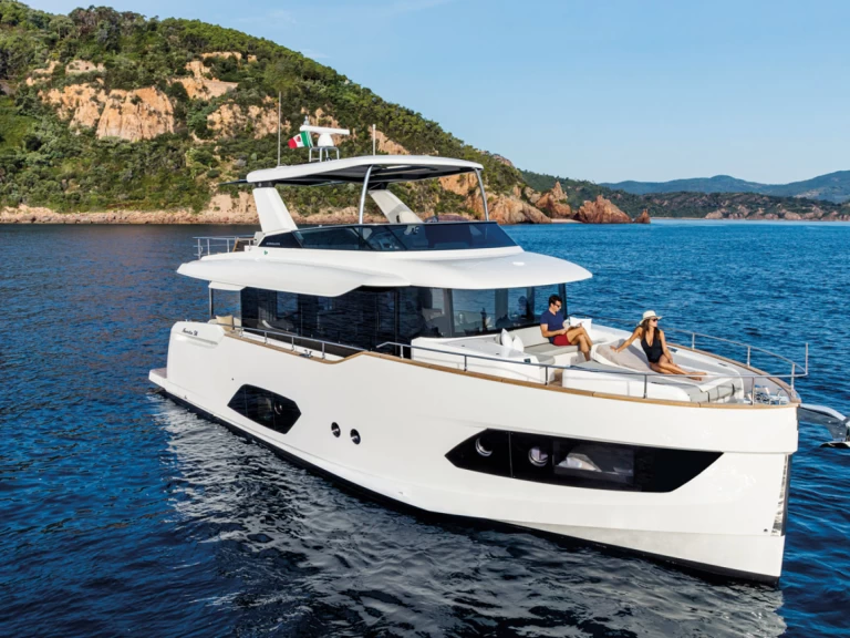 Charter a Azimut Azimut 60 Fly in Monaco on Samboat