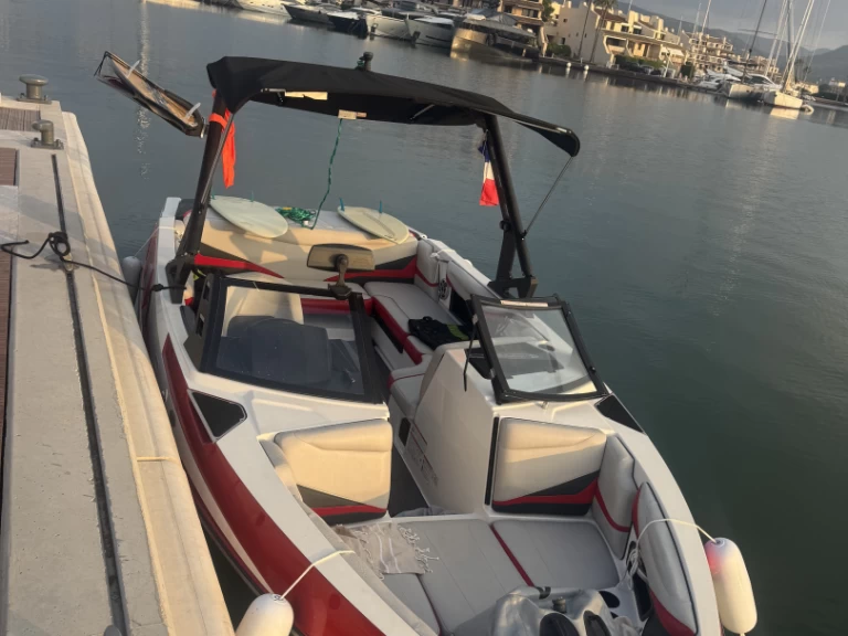 Yacht charter Port des Marines de Cogolin - Malibu AXIS T22 on SamBoat
