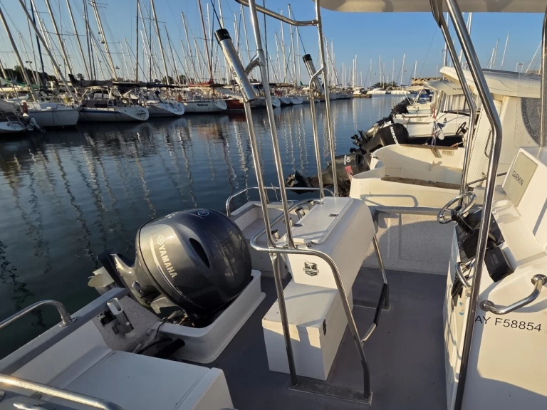 Motorboat hire in Saint-Cyprien-Plage - Pro2000 Open 6000