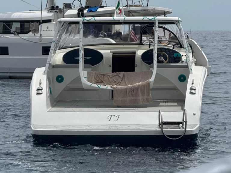 Charter a Tornado Tornado 38 Flush Deck in Amalfi on Samboat