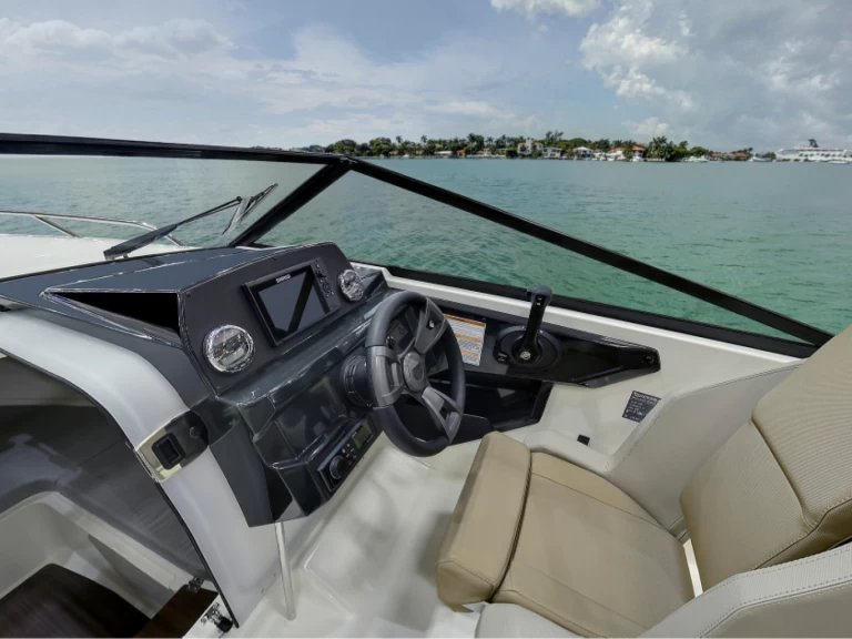 Motorboat to hire Mandelieu-la-Napoule at the best price