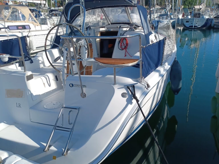Hire a Hunter Hunter 27 Legend La Rochelle