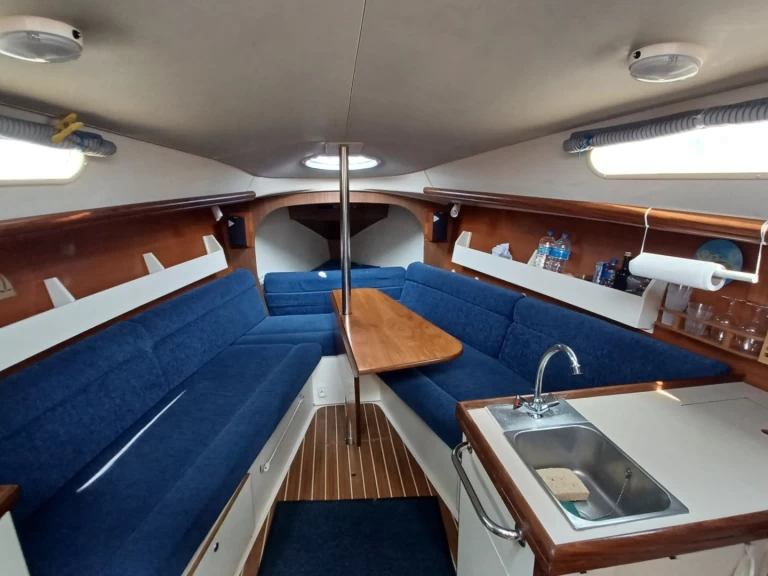 Charter a Hunter Hunter 27 Legend in La Rochelle on Samboat