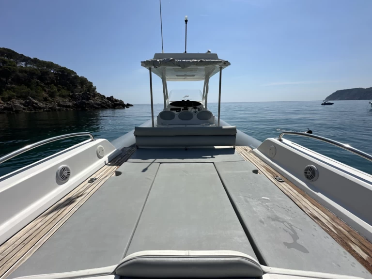 Hire RIB Duarry with a boat licence