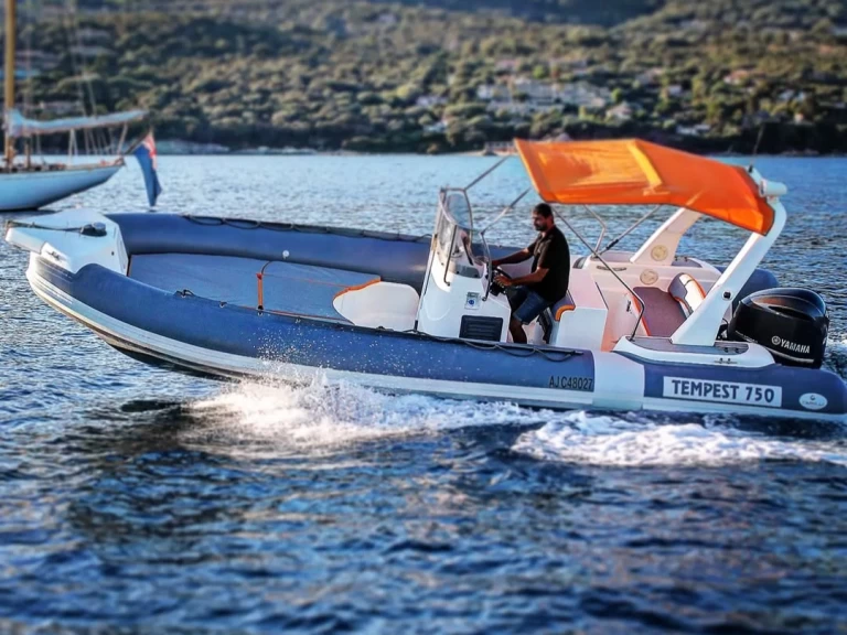 Hire RIB Capelli with a boat licence